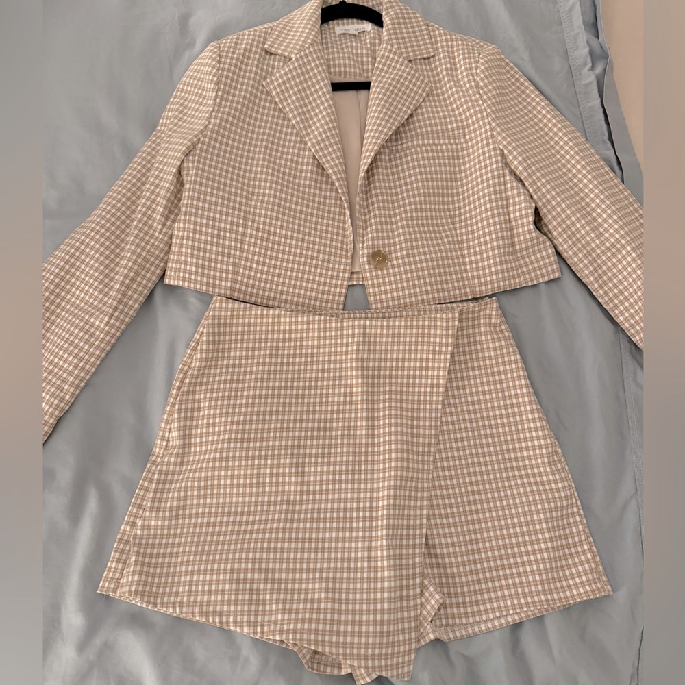 Women’s 2 Piece Matching Blazer & Skort Set.
